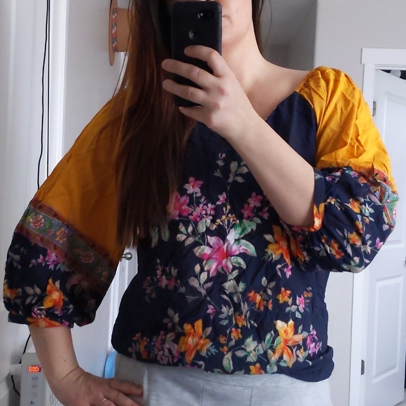 🆕🌿SUNDANCE CATALOG FLORAL TOP🌿 - Picture 3 of 10